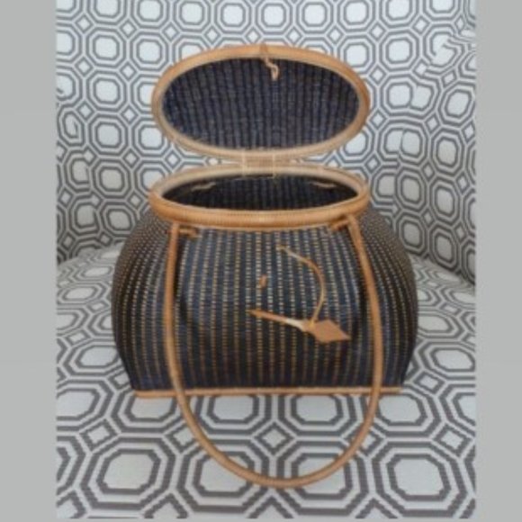 Black and Tan Woven Basket with Lid and Handles - Picture 3 of 4